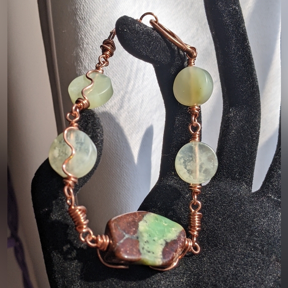 Handcrafted Copper Chain Bracelet With Chrysoprase And Aventurine Gemstones - Picture 6 of 16
